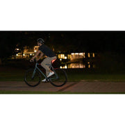 Sigma Aura 30 + Curve verlichtingsset met ingebouwde verlichting en compacte vorm, geschikt voor fietsverlichting.