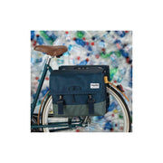 Dubbele fietstas van Urban Proof, 40 liter, waterafstotend, gemaakt van gerecyclede RPET-materialen, geschikt voor fietsers.
