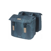 Dubbele Basil fietstas Elegance 40-49 liter in groene kleur, geschikt voor fietsdragers, met stevige en waterbestendige stof.