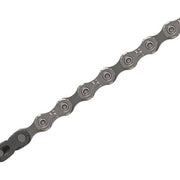 Zilveren Sram PC1110 11-speed ketting met 114 schakels voor racefiets, zichtbaar in close-up op de afbeelding