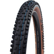 Schwalbe Btb Nobby Nic Evo Superground MTB band 29x2.40 B-Skin vouwband op een fietsband op de fiets.