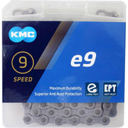 Donkere zilveren KMC 9-speed ketting E9 EPT 1/2" x 11/128" voor fiets met 9 versnellingen