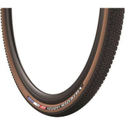 Vredestein BTV Aventura TLR 700 gravelband met profiel voor off-road fietsen, zichtbaar op de afbeelding.