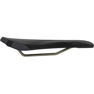 Ergon Enduro Pro Titanium heren fiets zadel voor mountainbike en racefiets, met ergonomisch ontwerp en ademende bekleding.