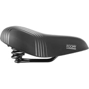 Zwart Selle Royal Roomy Relaxed stadsfiets- en E-bike zadel met comfortabele foam vulling en brede zadelvorm voor urban life.