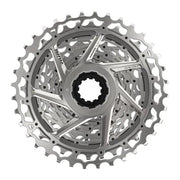 Zilveren Sram Xg1250 D1 12-speed cassette met 10-36 tanden voor snelle schakeling en optimale fietsprestaties.